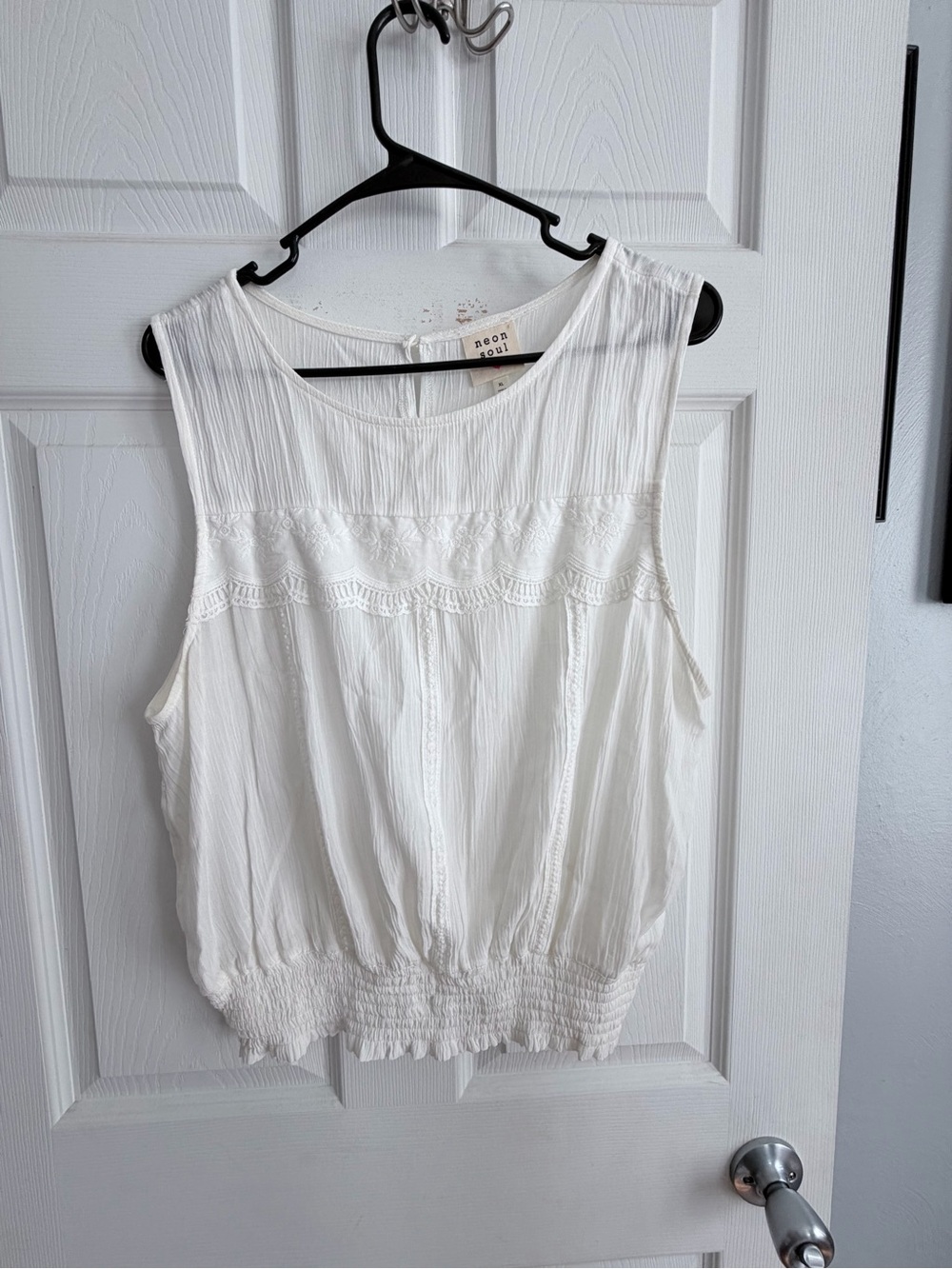Neon Soul off white Sleeveless Lace-Trim Smocked Hem Tank